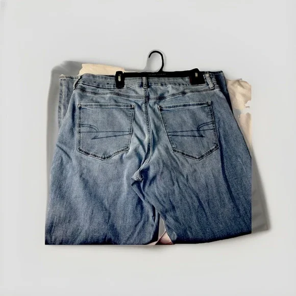 American Eagle women's Curvy High Rise Skinny Kick 20 Short like new. - Picture 9 of 15